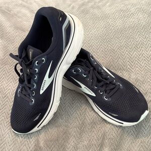 Brooks Navy and White Athletic Sneakers